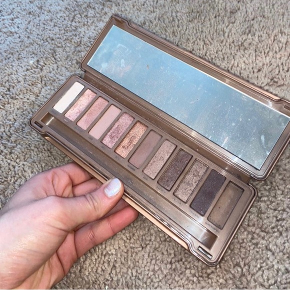 Urban decay eyeshadow palette - Picture 2 of 2